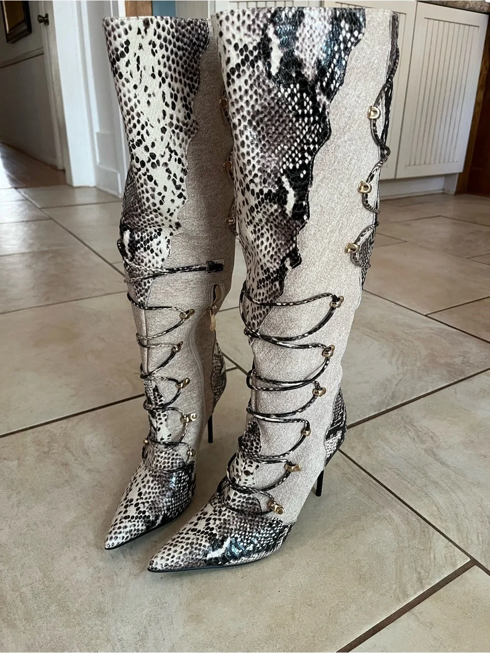 Snake-Print Pointed Knee-High Lace-Up Women's Boots - Black & White